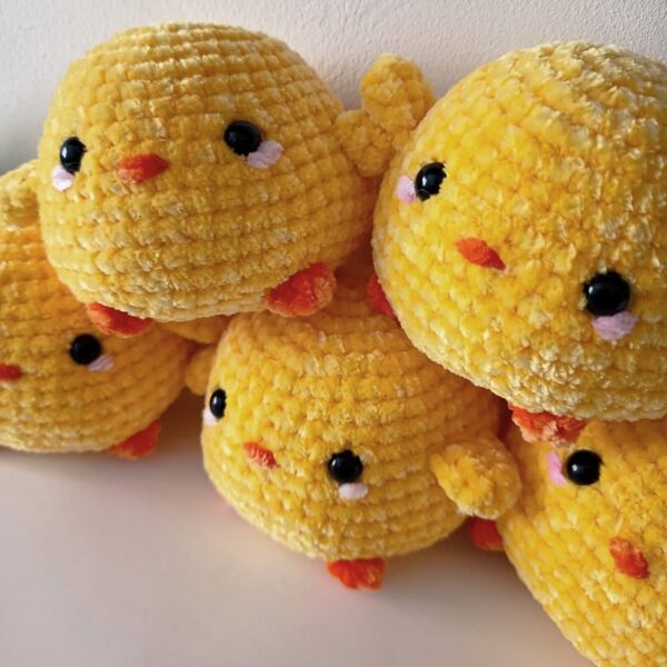 Producto varios pollos de amigurumi