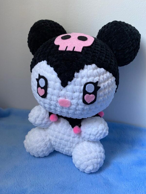 Fotografía de un amigurumi de Kuromi