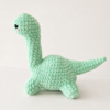 Producto amigurumi dinosaurio piecito color verde
