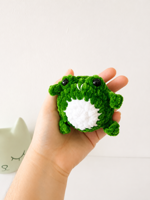 handmade frog amigurumi kawaii producto ranita kawaii artesanal de crochet